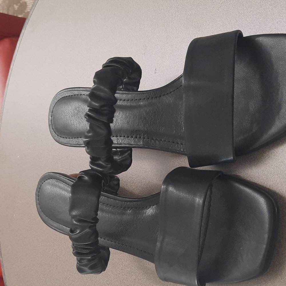 NEW SANDALS ⚫️ - Picture 4 of 7